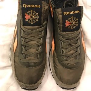 Vintage Army Green Reebok Size 9